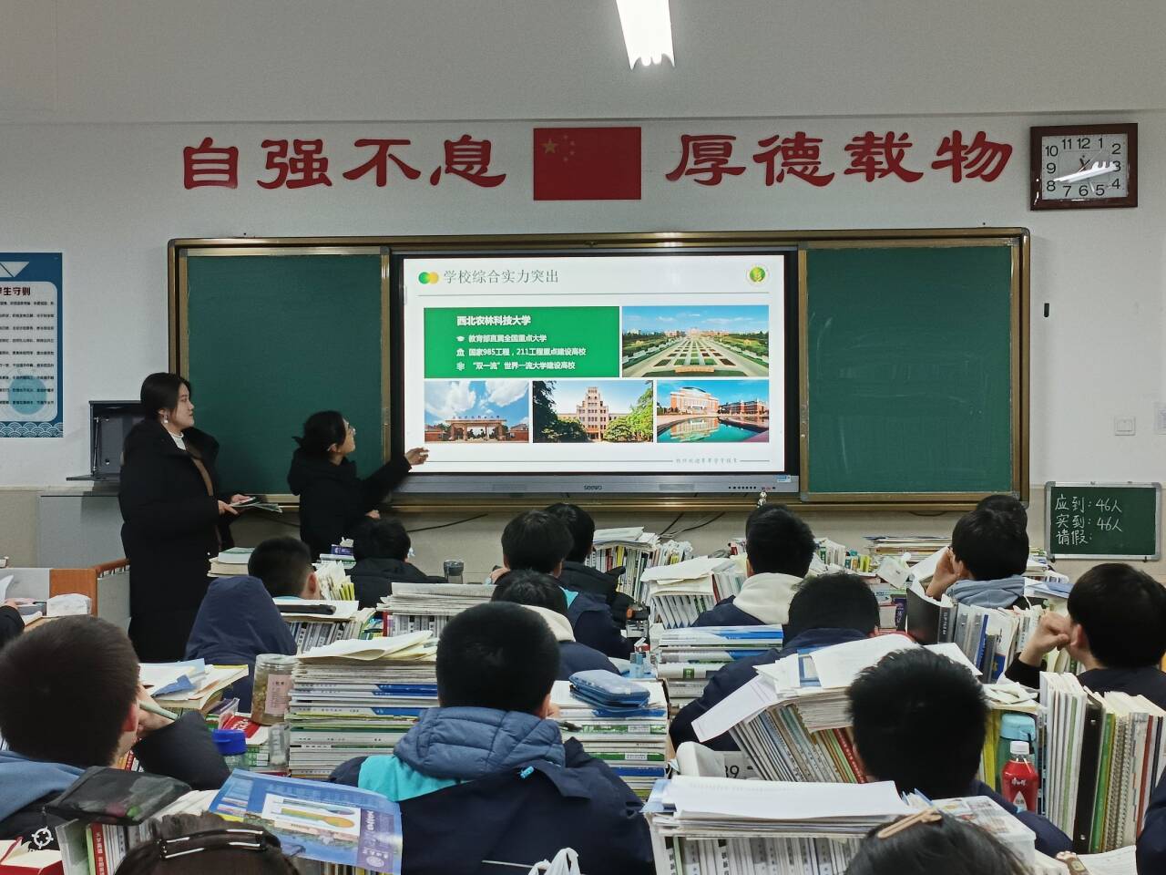 6. 队员对公司概况进行宣讲.jpg