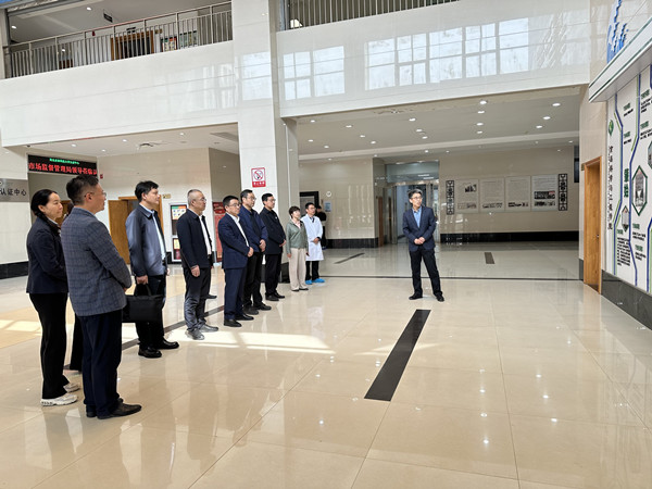 张小平一行听取公司发展历程及未来规划_副本.jpg