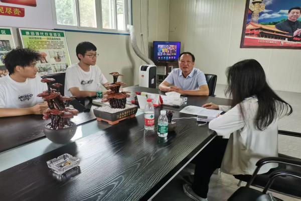 队伍参加座谈会(1).jpg