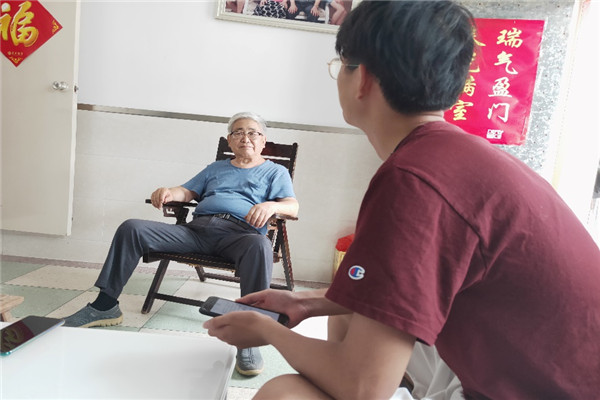 349283322ef942d9ba923c9064bdf0b7.jpg 采访朱龙山先生.jpg