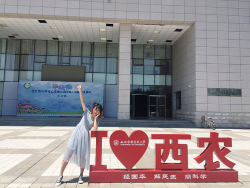 9335c635d0fe4500a190cea553f61e6b.jpg 李佳诺生活照_副本.jpg