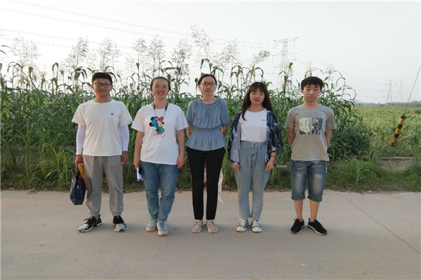 977ccb87585946b4af1968a01527c95b.jpg 与华中农业大学学长学姐合影留念_副本.jpg