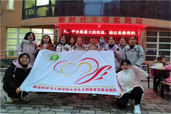 cb588ff86d5f4d96966d3884244b9220.jpg 志愿者合影 (1).jpg