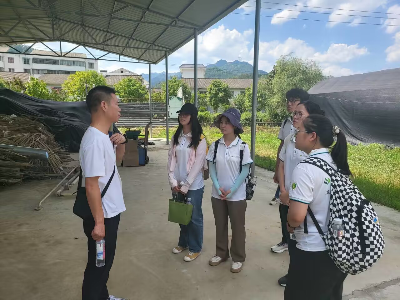 e135ab435e494856895b23fe35ab53f9.jpg e135ab435e494856895b23fe35ab53f9.jpg